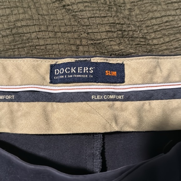 Dockers Signature Khaki Flat Front Slim Fit 42x30 - Picture 2 of 3
